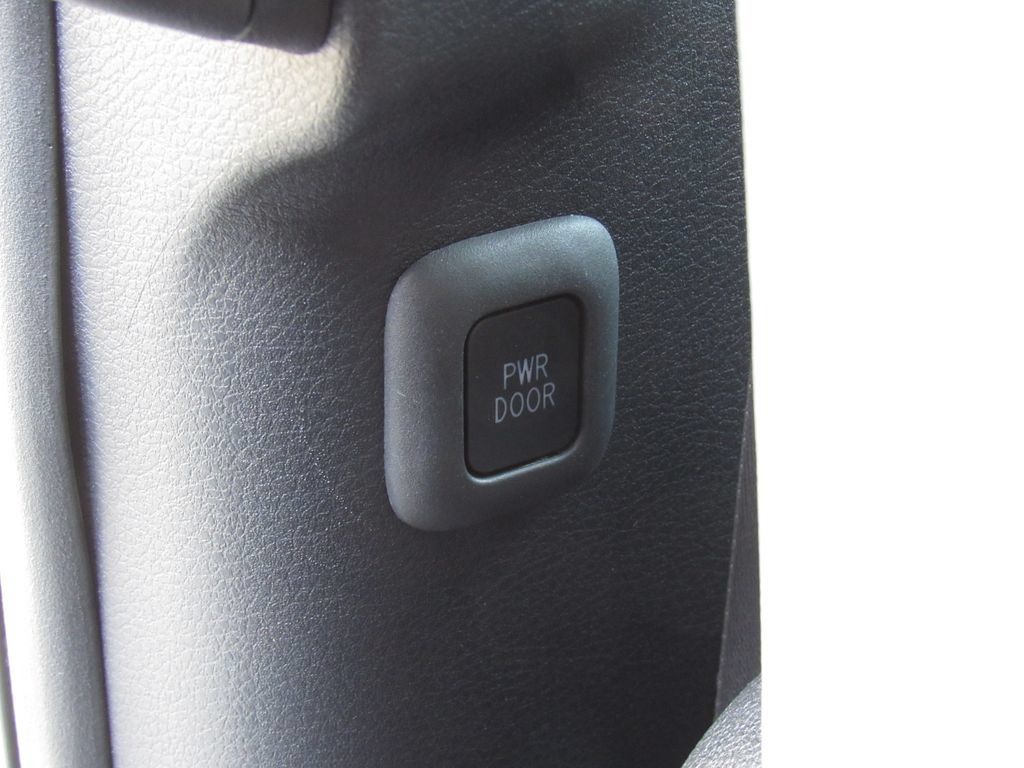 Certified 2025 Toyota Sienna XLE FWD image 37