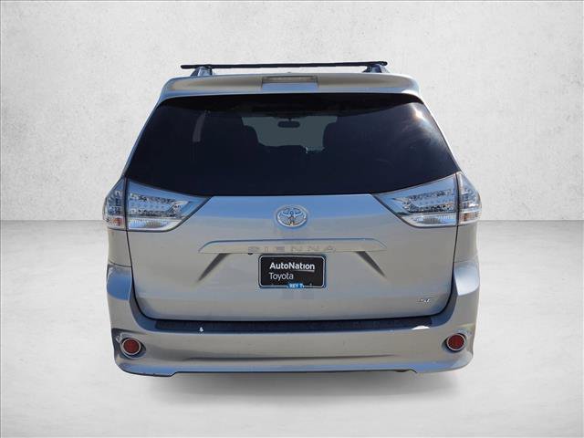 Used 2017 Toyota Sienna SE Premium FWD image 7