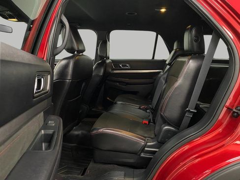 Used 2018 Ford Explorer XLT w/ Equipment Group 202A image 26