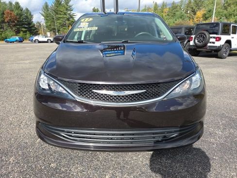 Used 2017 Chrysler Pacifica LX image 64