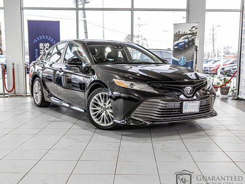 Used 2020 Toyota Camry XLE image 5