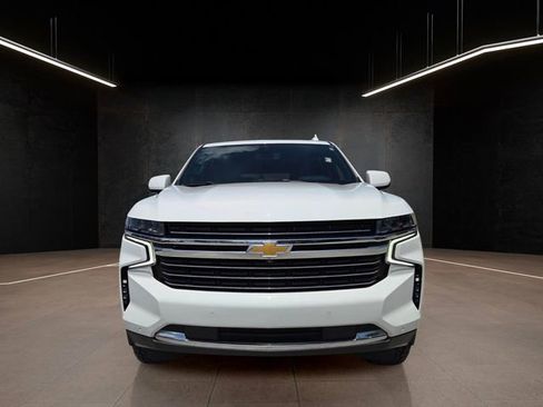 Used 2021 Chevrolet Suburban LT w/ Luxury Package RWD image 2
