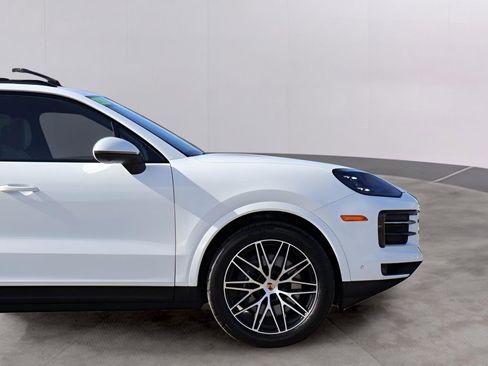 Certified 2025 Porsche Cayenne image 10