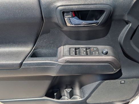Used 2016 Toyota Tacoma TRD Sport RWD image 15