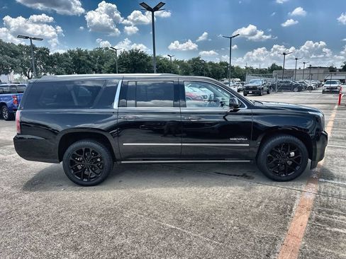 Used 2019 GMC Yukon XL Denali w/ Denali Ultimate Package AWD/4WD image 10