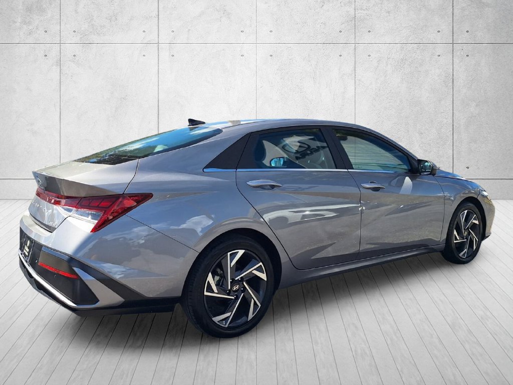 Used 2024 Hyundai Elantra Limited FWD image 5