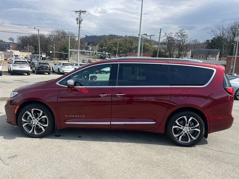 Used 2021 Chrysler Pacifica Pinnacle image 6