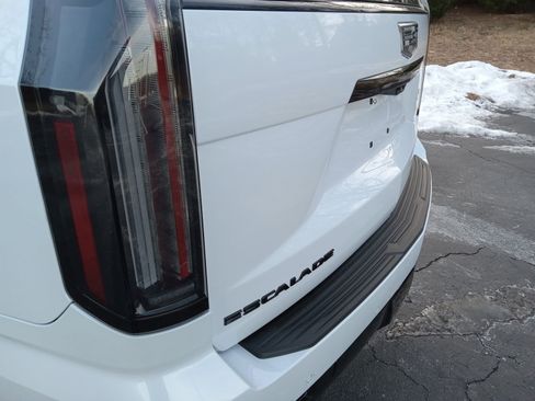 Used 2026 Cadillac Escalade Platinum Sport w/ LPO, ONYX Package image 8