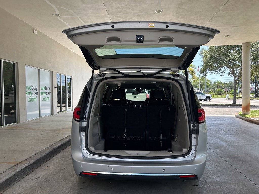 Used 2024 Chrysler Pacifica Touring-L FWD image 30