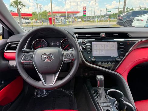 Used 2020 Toyota Camry XSE FWD image 21