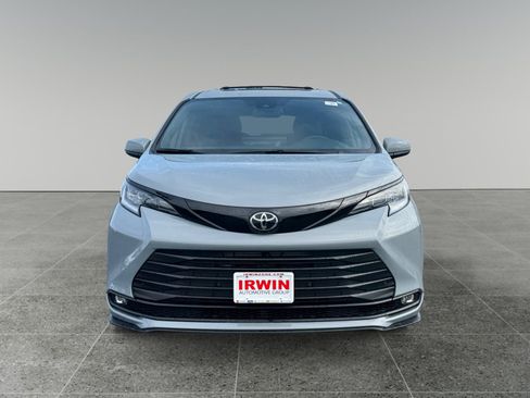 New 2026 Toyota Sienna XLE Woodland Edition AWD/4WD image 9