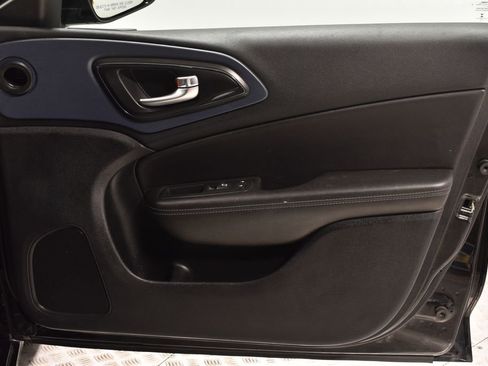 Used 2015 Chrysler 200 S w/ Comfort Group image 32