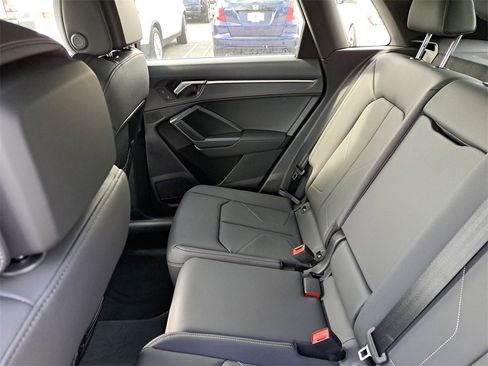 New 2025 Audi Q3 2.0T Premium image 27