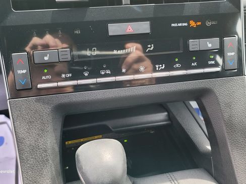 Used 2020 Toyota Avalon XLE w/ Moonroof Package FWD image 22