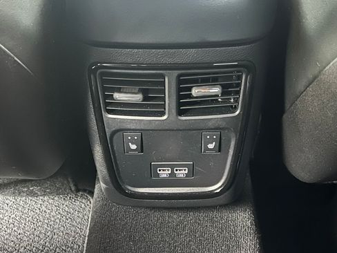 Used 2023 Chrysler 300 C RWD image 17