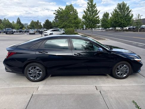 Used 2024 Hyundai Elantra SEL FWD image 4