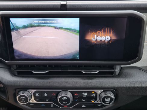 Used 2025 Jeep Wrangler Sport image 26