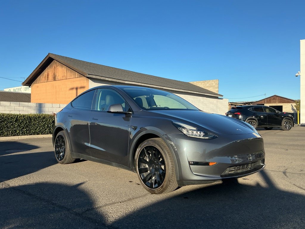 Used 2022 Tesla Model Y Long Range AWD/4WD image 3