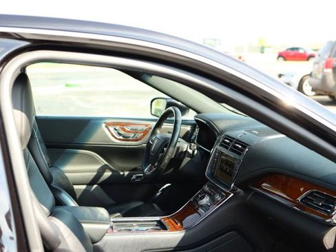 Used 2019 Lincoln Continental Select w/ Continental Climate Package image 44