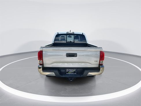 Used 2017 Toyota Tacoma SR5 image 7