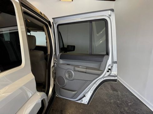 Used 2007 Jeep Commander Sport image 27