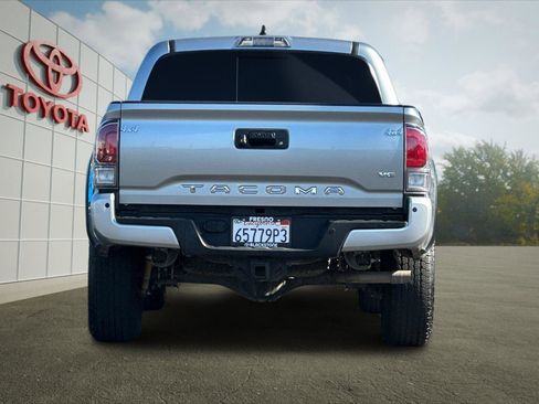Certified 2023 Toyota Tacoma TRD Off-Road w/ Technology Package AWD/4WD image 4
