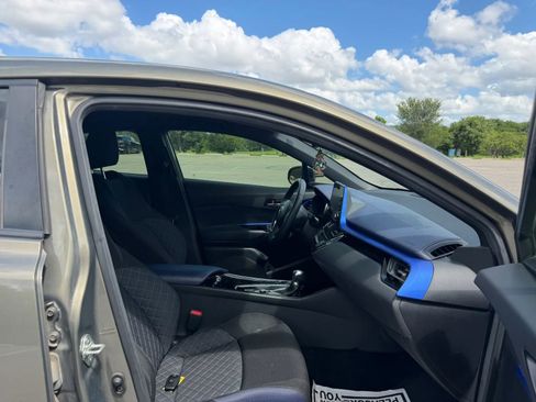 Used 2021 Toyota C-HR XLE FWD image 20