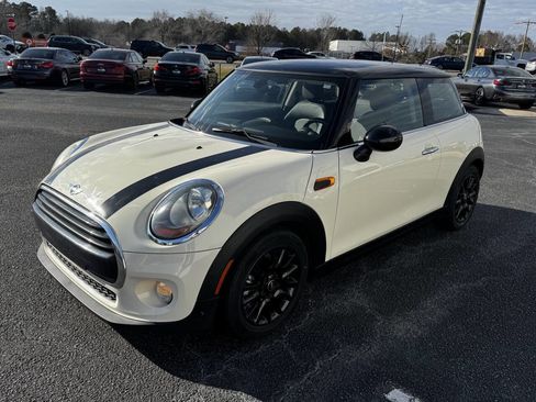 Used 2016 MINI Cooper 2-Door Hardtop image 3