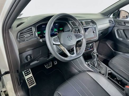 Used 2023 Volkswagen Tiguan SE R-Line image 18