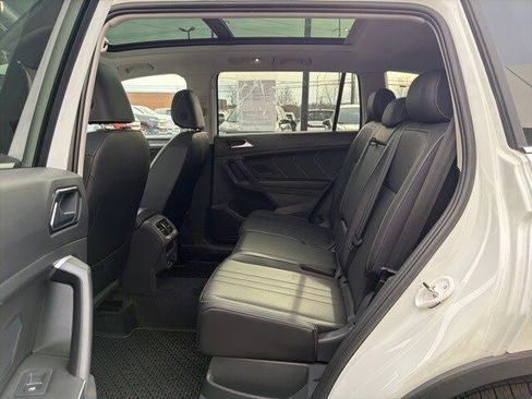 Used 2024 Volkswagen Tiguan SE image 49