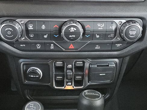 New 2025 Jeep Gladiator Sport image 11