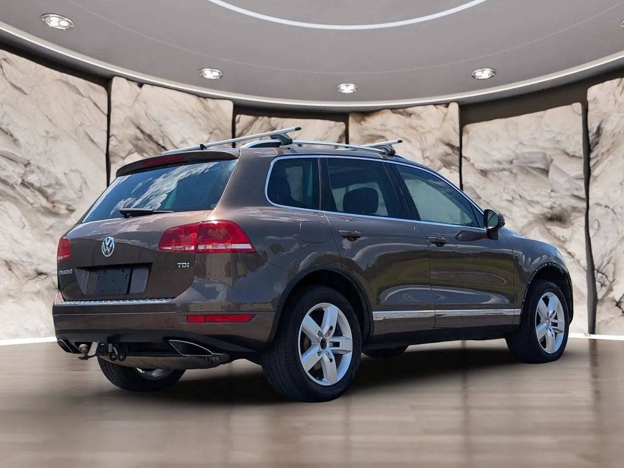Used 2011 Volkswagen Touareg TDI AWD/4WD image 12