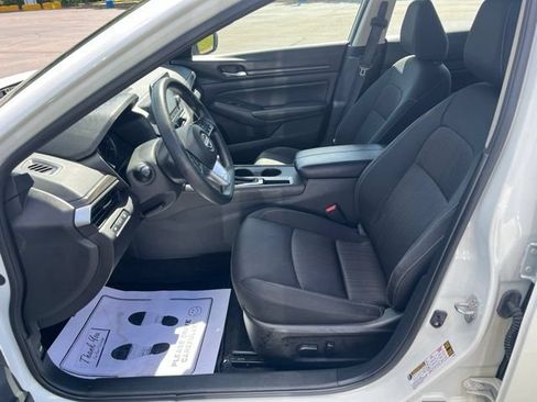 Used 2025 Nissan Altima 2.5 SV FWD image 20