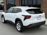 Used 2025 Chevrolet Trax LS w/ LS Convenience Package image 4