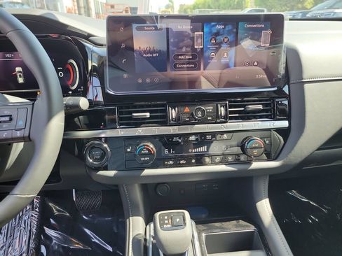 New 2026 Nissan Pathfinder SL FWD image 9