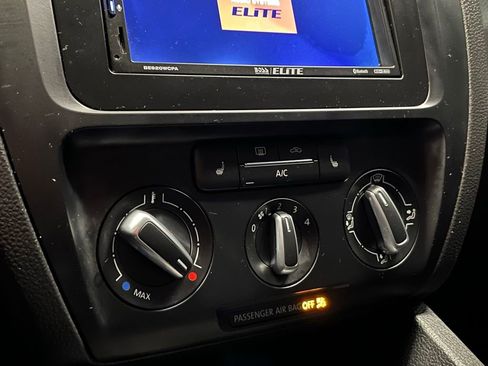 Used 2014 Volkswagen Jetta SE image 9