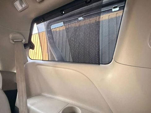 Used 2012 Toyota Sienna XLE w/ Entertainment Pkg FWD image 11