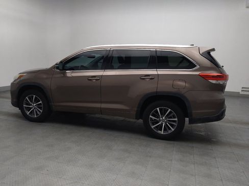 Used 2018 Toyota Highlander XLE FWD image 3