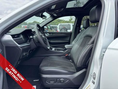 New 2025 Jeep Grand Cherokee L Altitude image 3