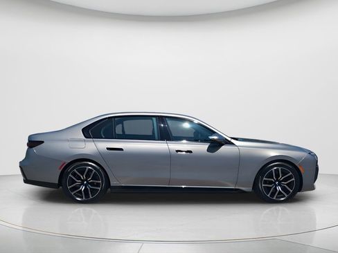 New 2026 BMW 750e xDrive image 4