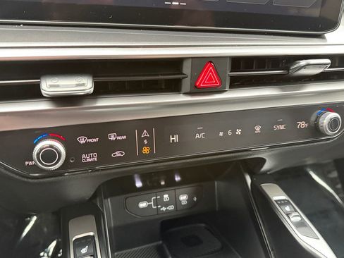 Used 2025 Kia Sorento EX image 17