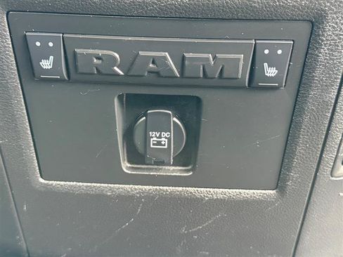 Used 2018 RAM 1500 Laramie AWD/4WD image 40