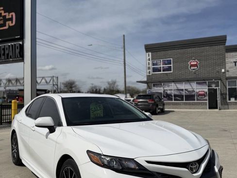 Used 2021 Toyota Camry SE FWD image 1