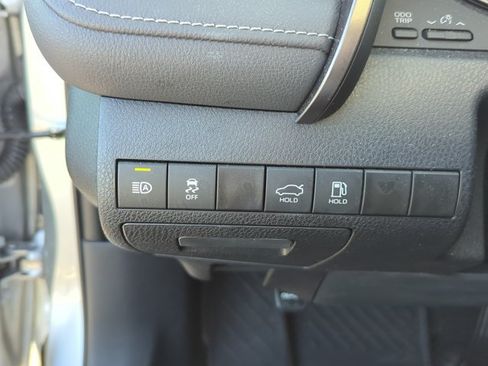 Used 2023 Toyota Camry SE FWD image 11