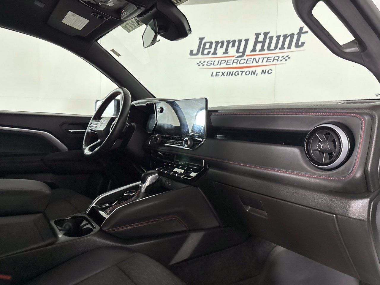 Used 2023 Chevrolet Colorado Z71 AWD/4WD image 30