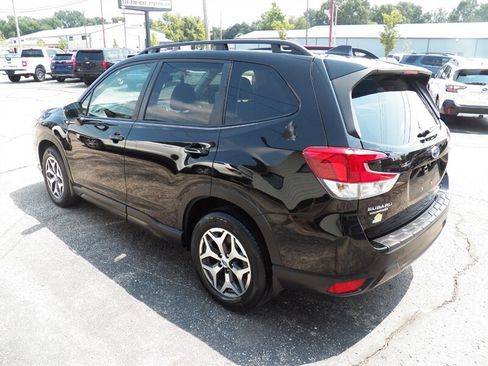 Used 2024 Subaru Forester Premium AWD/4WD image 2