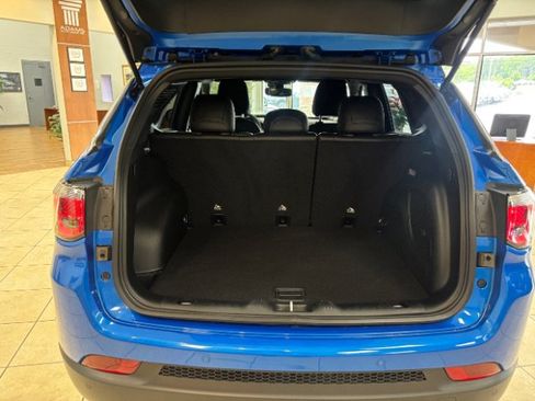 Used 2023 Jeep Compass Limited w/ Sun and Sound Group AWD/4WD image 8