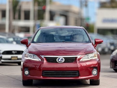 Used 2013 Lexus CT 200h w/ Premium Pkg w/Navigation FWD image 2