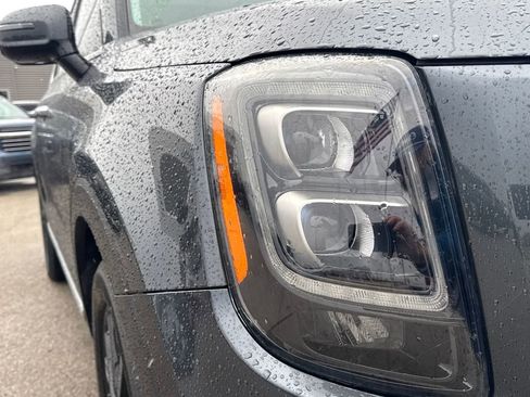 Used 2022 Kia Telluride SX w/ SX Prestige Package image 11