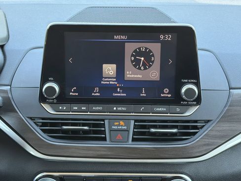 Used 2024 Nissan Altima 2.5 SV AWD/4WD image 3